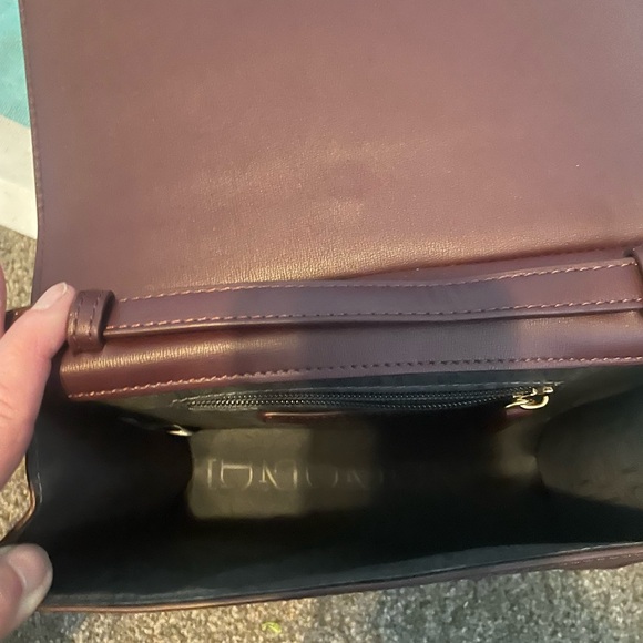 Elegant Brown and Gold Crossbody Bag with Flap Closure and Decorative Motif - Picture 5 of 5